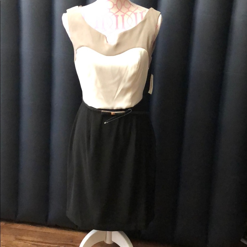 Black, white and green dress 👗